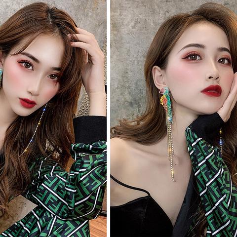 夸张耳环闪耀时尚潮流，最新版极致魅力抢先看