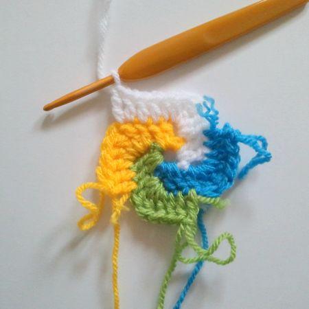 最新钩床罩流行趋势，花朵设计独特魅力