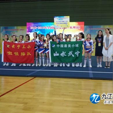 广场舞头花新潮时尚，展现独特风采