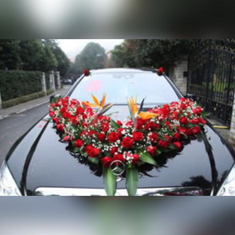 最新婚车扎花美图，时尚浪漫完美结合