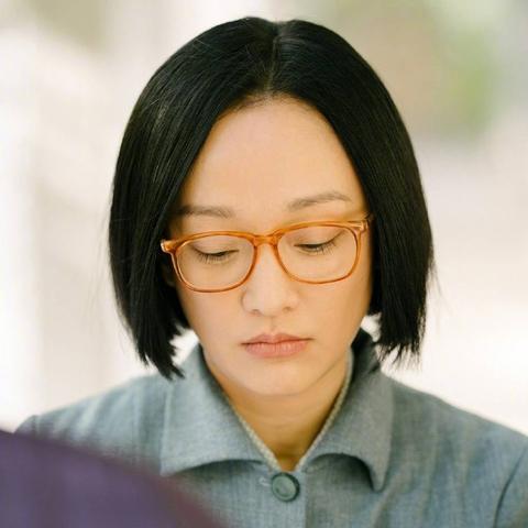 周迅最新短发发型图片,时尚潮流典范