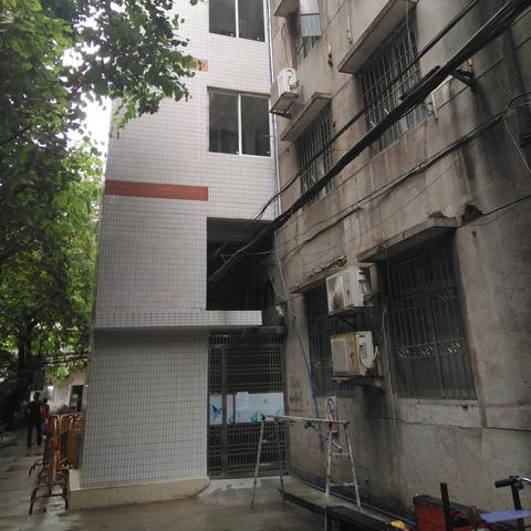 热心大妈调解视频报道，社区和谐新力量展现