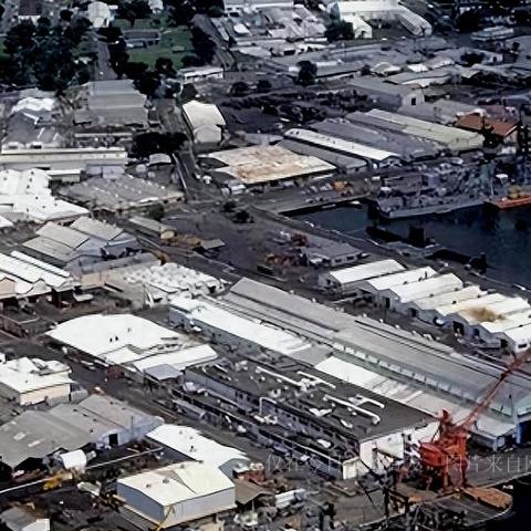 中国军舰下水展示国防实力与科技创新成就