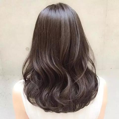 长发内扣发型，时尚趋势与魅力展现