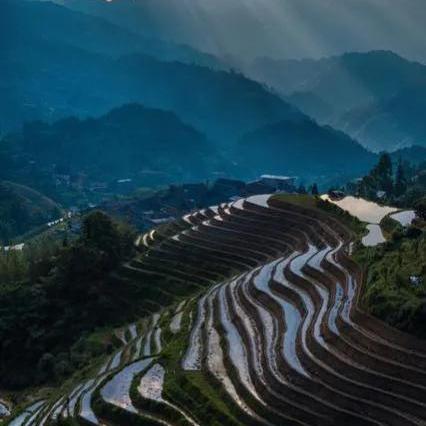 龙脊梯田，自然与人文的和谐交响乐章
