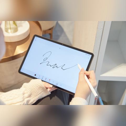 OPPO手写海报,科技与艺术的绝美融合