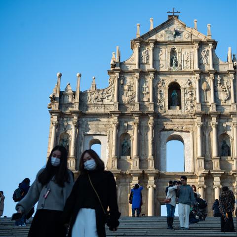 2025澳门天天开好彩大全65期,猴、羊、马、虎_42-22-16-21-38-35 T：2356.118