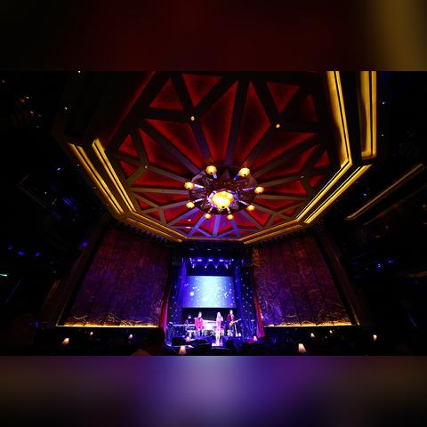 2025澳门最精准正版免费大全,鸡、狗、兔、龙_16-17-37-28-46-03 T：1022.176