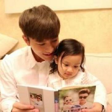 街头接吻狂魔引爆热议，浪漫瞬间的最新视频