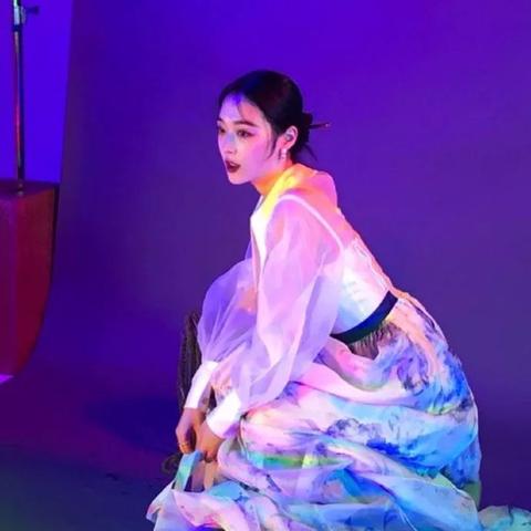 崔雪莉最新Ins照片,真实自我的时尚风采