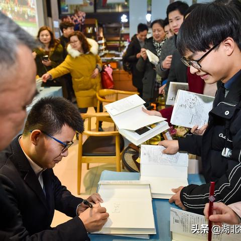 武汉卓尔足球队最新动态报道解读