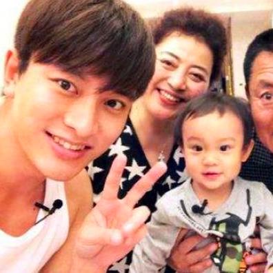 贾乃亮发型新风尚,潮流标杆亮相!