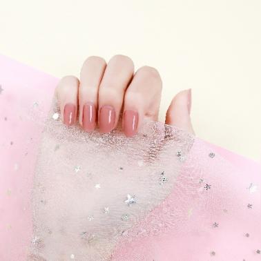 最新时尚指甲油颜色搭配秘籍