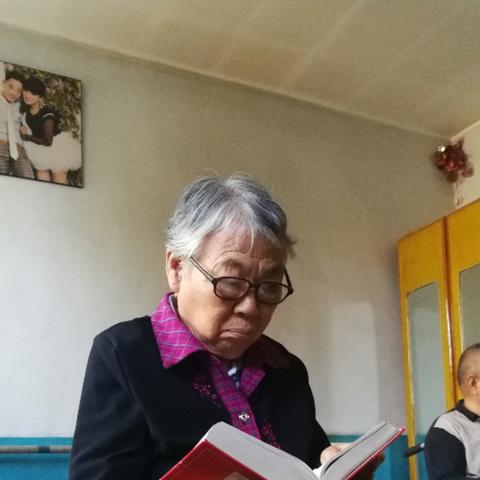 农门媳妇忙碌田间，最新动态揭秘