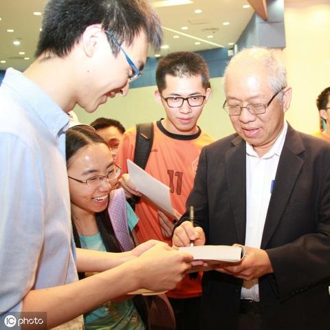 丘成栋最新研究成果与进展概述