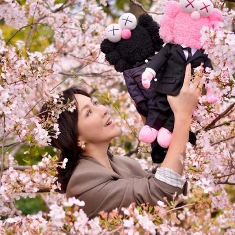 梁朝伟刘嘉玲相伴多年，最新合照展现岁月静好时光