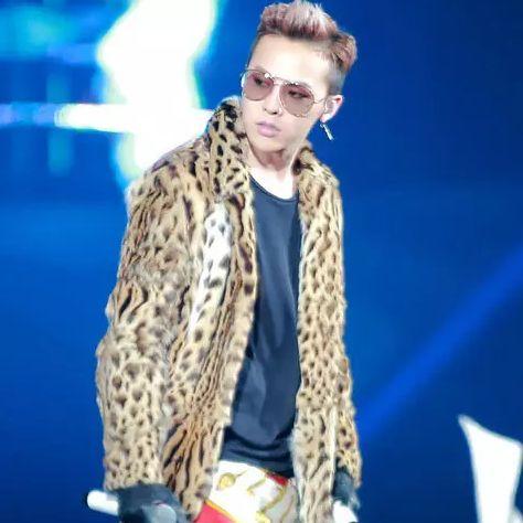 大衣时尚潮流新款，实用与时尚的完美融合