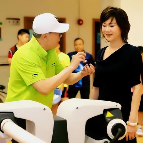 许昕赛场风采依旧,乒坛传奇持续辉煌