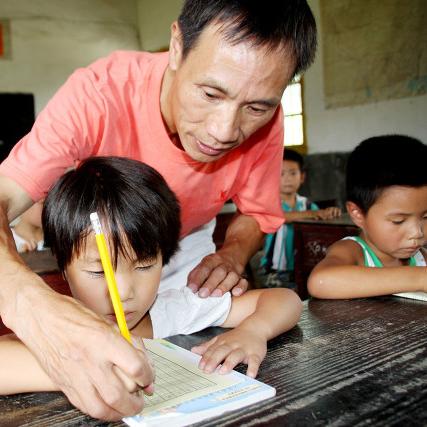 拧耳朵视频深度解析,行为背后的多元解读