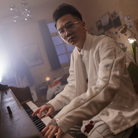 数字时代音乐视频演变，科技与艺术的融合最新MV2赏析